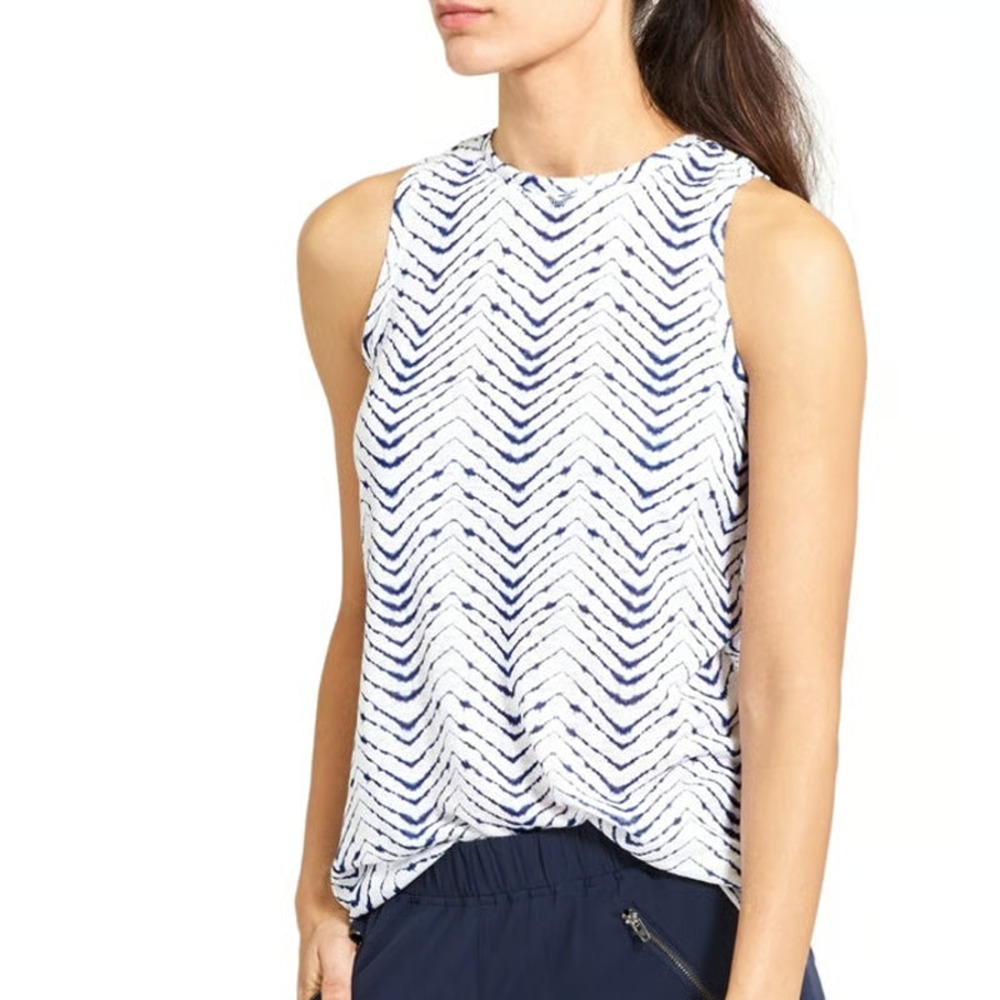 Athleta Breezy Tank Top Womens S White Blue Chevron Pattern Pullover Activewear